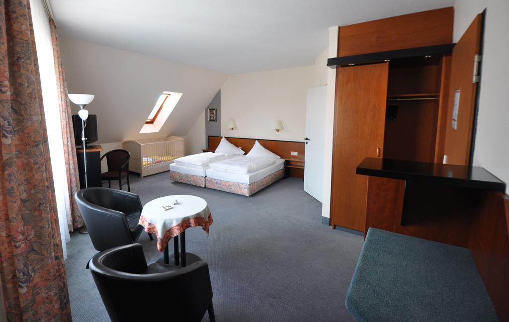 City Hotel อัสเชิร์สเลเบน ภายนอก รูปภาพ