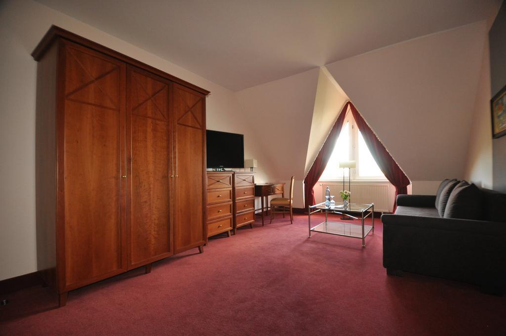 City Hotel อัสเชิร์สเลเบน ภายนอก รูปภาพ