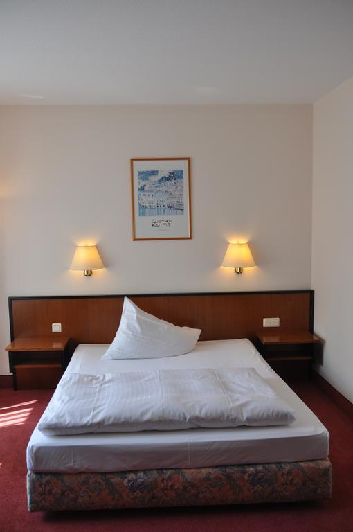 City Hotel อัสเชิร์สเลเบน ภายนอก รูปภาพ