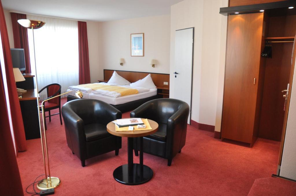 City Hotel อัสเชิร์สเลเบน ภายนอก รูปภาพ