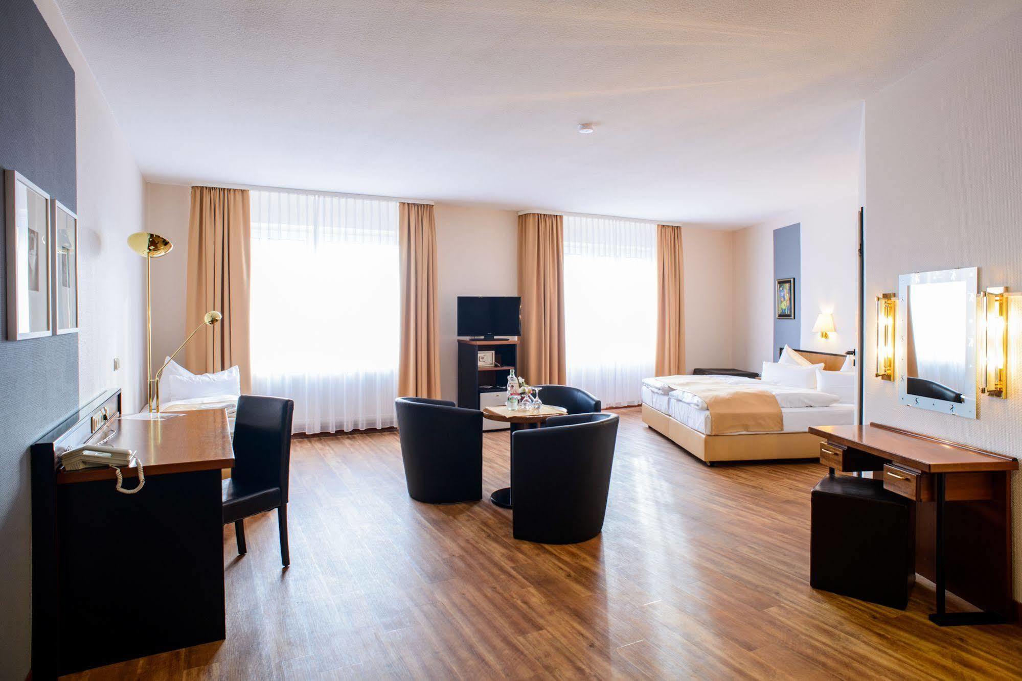 City Hotel อัสเชิร์สเลเบน ภายนอก รูปภาพ