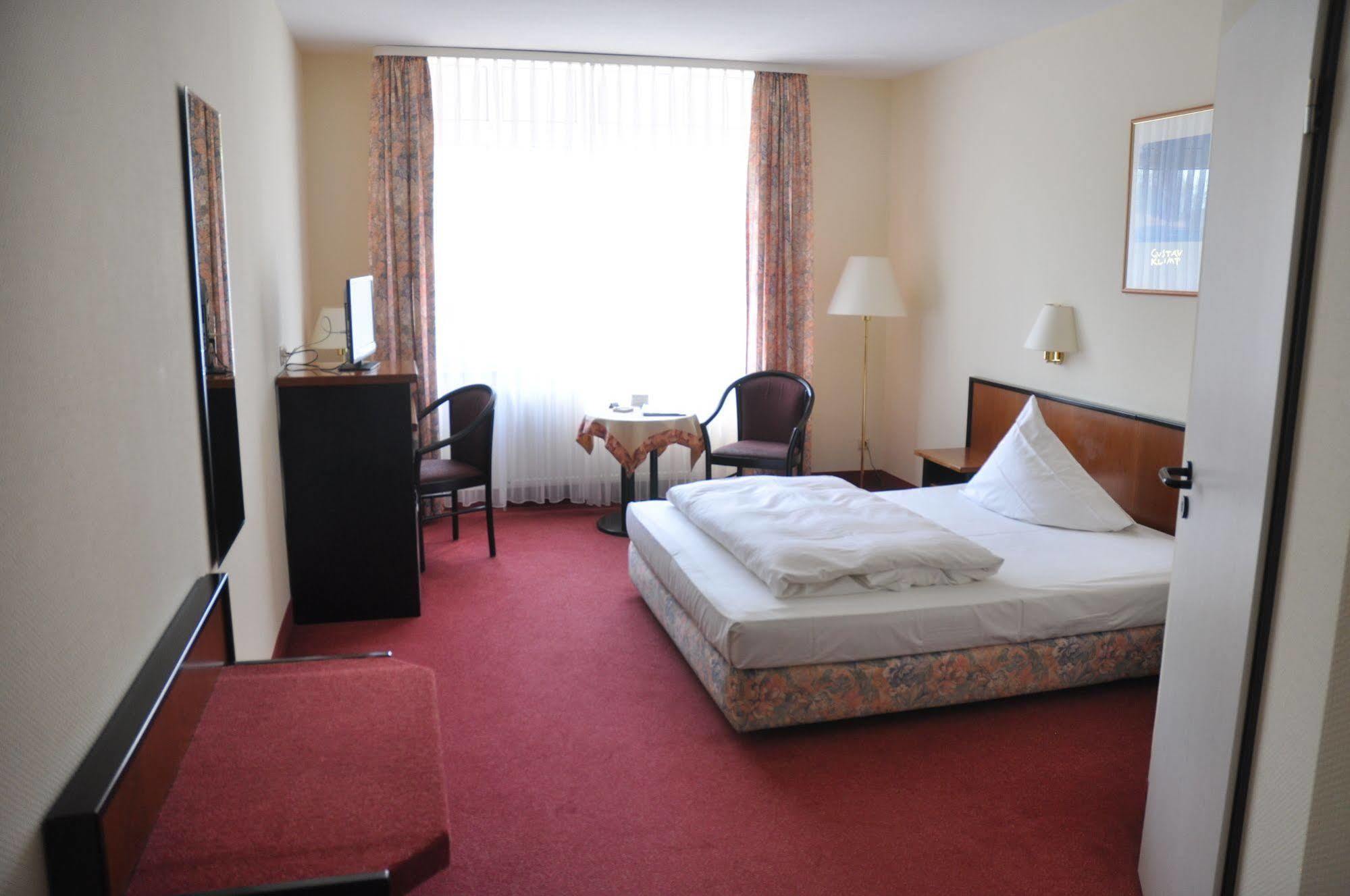 City Hotel อัสเชิร์สเลเบน ภายนอก รูปภาพ