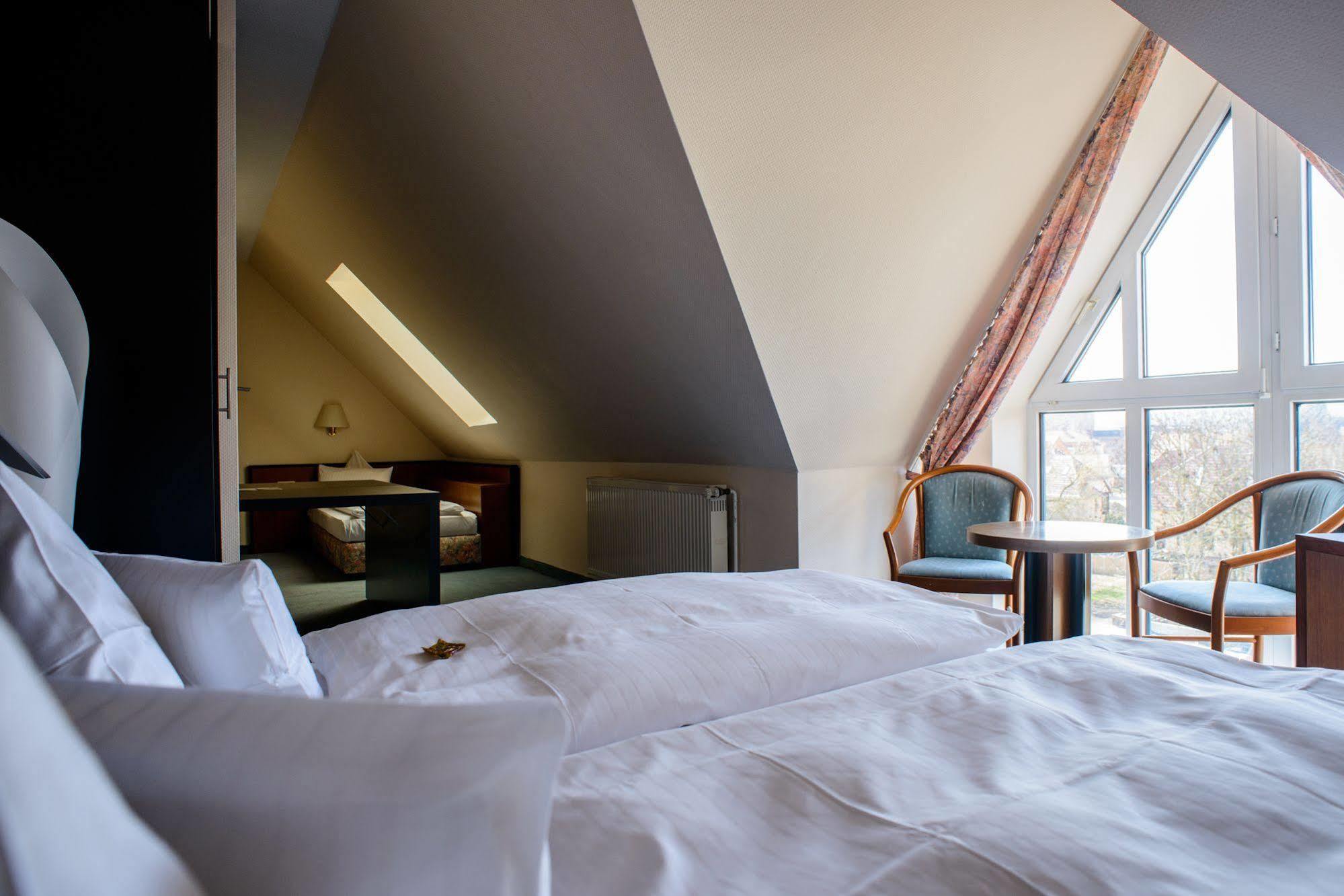 City Hotel อัสเชิร์สเลเบน ภายนอก รูปภาพ