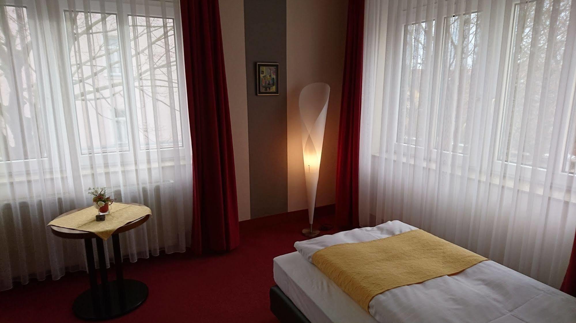 City Hotel อัสเชิร์สเลเบน ภายนอก รูปภาพ